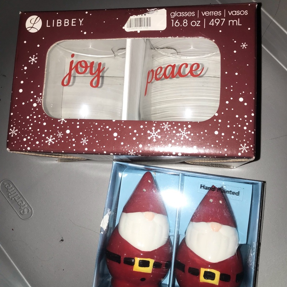 Libbey Joy and Peace Glass Set Santa gnome salt and pepper shakers new in box